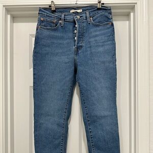 Levis Wedgie Straight Jeans